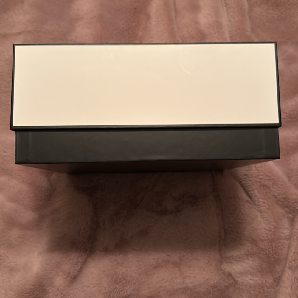Authentic Chanel Box - Picture 2 of 7